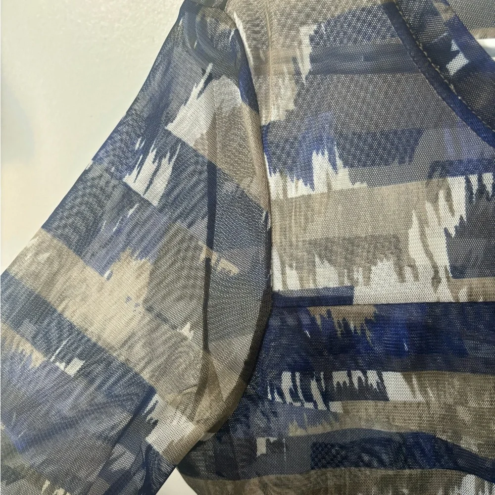 Abstract Pattern Long Sleeve Mesh Top - Picture 2 of 3
